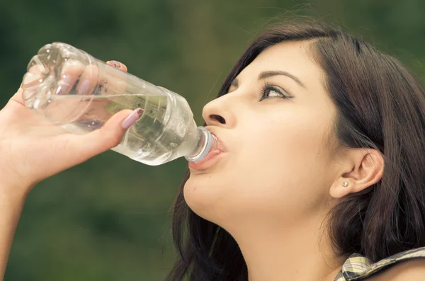 Portrait of woman drinking water outdoor — Stock Photo, Image