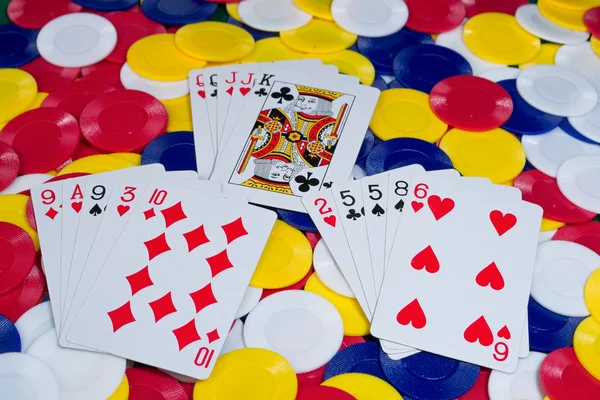 Cartões e fichas para poker — Fotografia de Stock