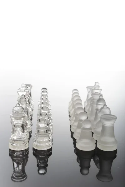 Peças de xadrez de vidro transparente — Fotografia de Stock