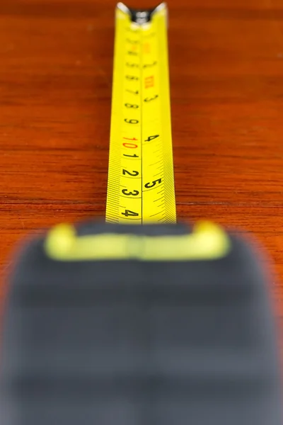 Tape measure isolated on wood background — Stock Photo, Image