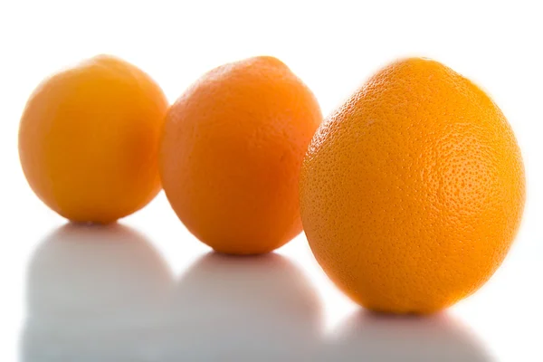 Naranjas maduras sobre fondo blanco — Foto de Stock