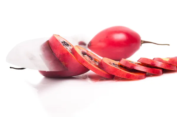 Frutti freschi di tamarillo su sfondo bianco . — Foto Stock