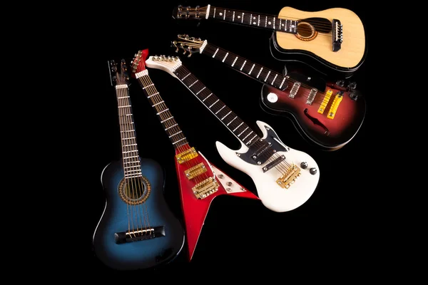 Ensemble de guitares acoustiques et électriques — Photo