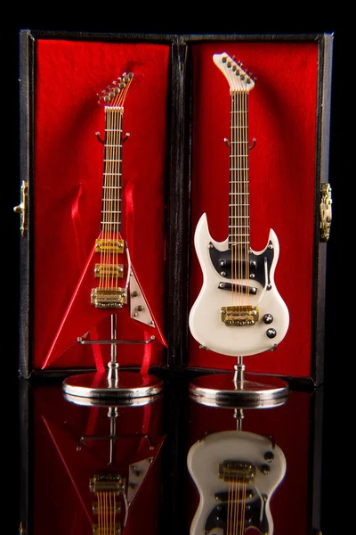 Deux guitares électriques colorées — Photo
