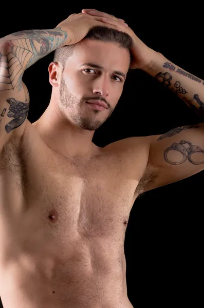 Muskulös ung man med många tatueringar, dragan stil — Stockfoto