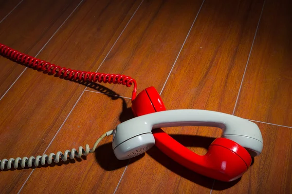 Vieux combinés de téléphone vintage sur bois — Photo