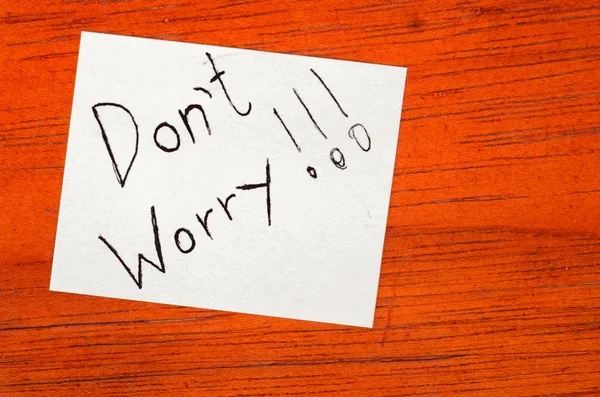 Dont Worry - Post it Note on Wood Background — Stock Photo, Image