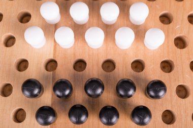 Çin daması ahşap masa oyunu