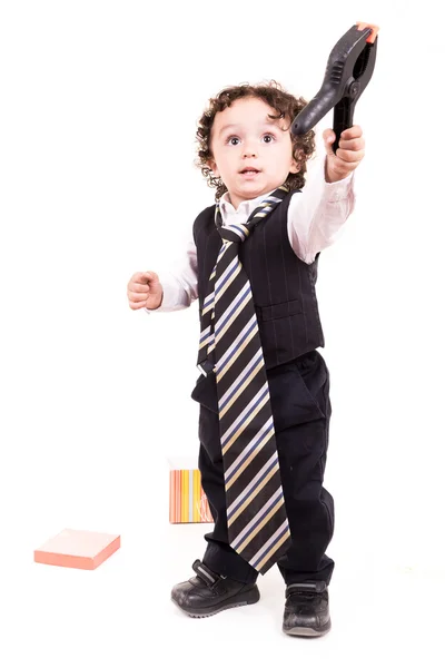 Kleine jongen dragen van een stropdas — Stockfoto