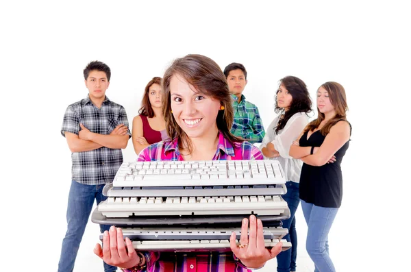 Grupp vänner återvinning tangentbord, ewaste — Stockfoto