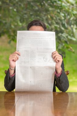 bir gazetede iş adamı