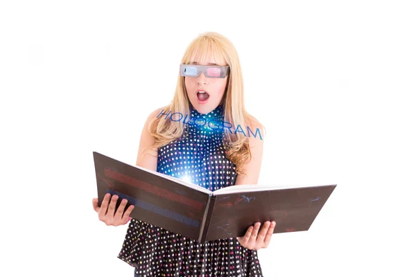 Lachende vrouw lezen van een boek met 3D-bril concept — Stockfoto