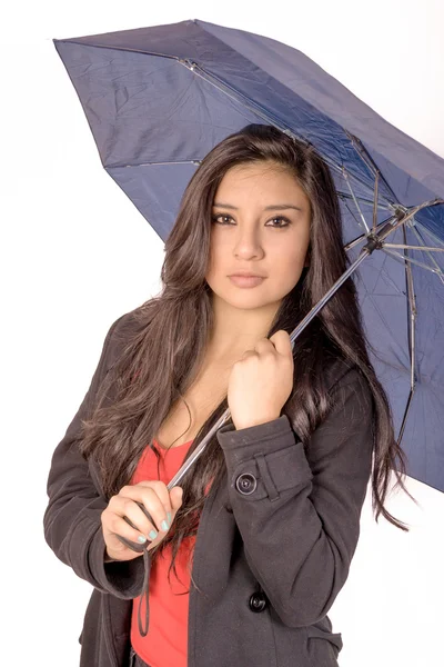 Sexy elegante giovane donna ispanica in posa con ombrello — Foto Stock