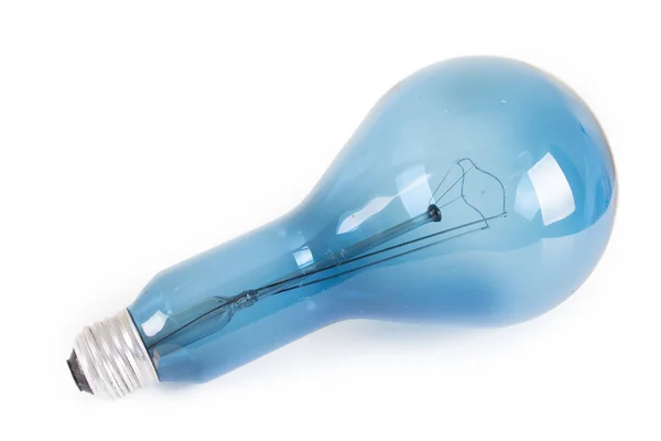 Голубая лампочка изолированный белый фон . — стоковое фото