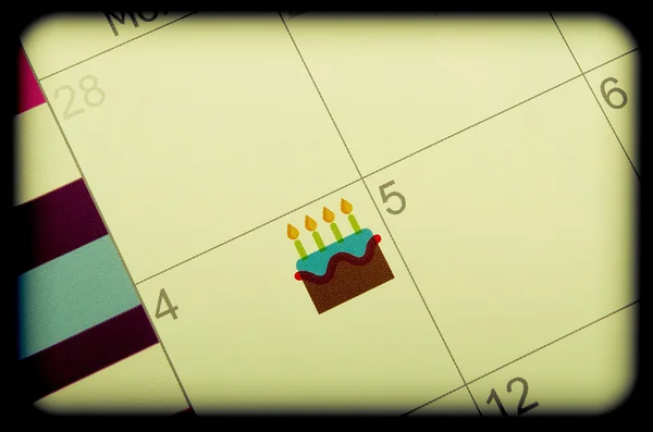 Marque du calendrier avec gâteau d'anniversaire — Photo