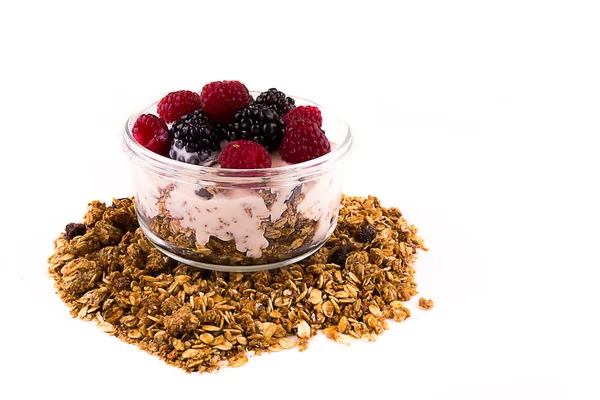 Yoghurt med müsli och bär — Stockfoto