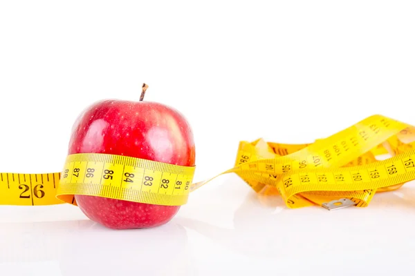 Rött äpple med mätning isolerad på vit — Stockfoto