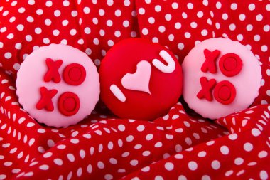 cupcake i aşk sen üzerinde yazılı