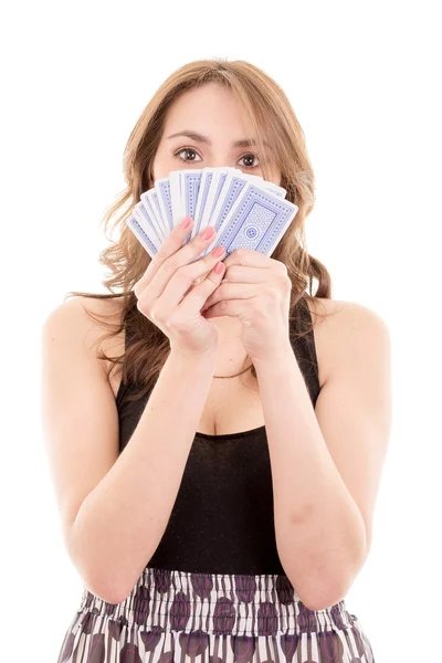 Menina atraente jogando cartas isoladas no fundo branco — Fotografia de Stock