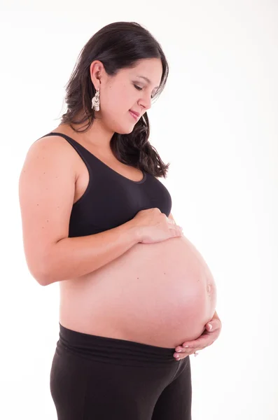 Retrato de mulher grávida hispânica isolada sobre fundo branco — Fotografia de Stock