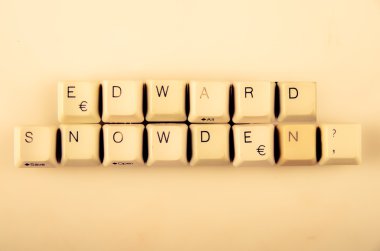 edward snowden bilgisayar düğmeleri ile yazılan sözcükler