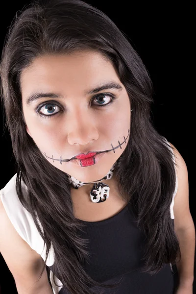 Jovem mulher no dia da máscara morta crânio rosto arte. — Fotografia de Stock
