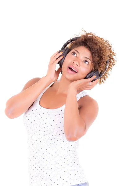 Afro donna ascolto musica . — Foto Stock