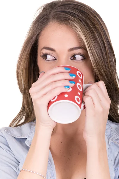 女性は、コーヒーのカップを飲む — ストック写真