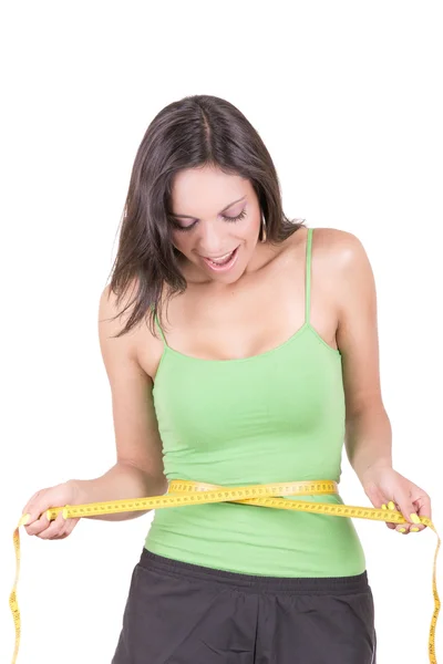La pérdida de peso mujer hispana sonriendo con cinta métrica — Foto de Stock