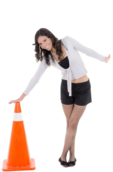 Mulher hispânica com cone de segurança — Fotografia de Stock