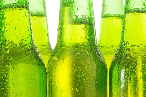 Fila di bottiglie di birra — Foto Stock