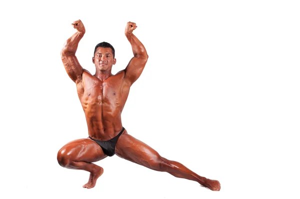 Muskulöse männliche Modell posiert im Studio auf einem hellen Hintergrund — Stockfoto