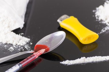 Alev üzerine bir kaşık Isıtma uyuşturucu