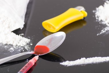 Alev üzerine bir kaşık Isıtma uyuşturucu
