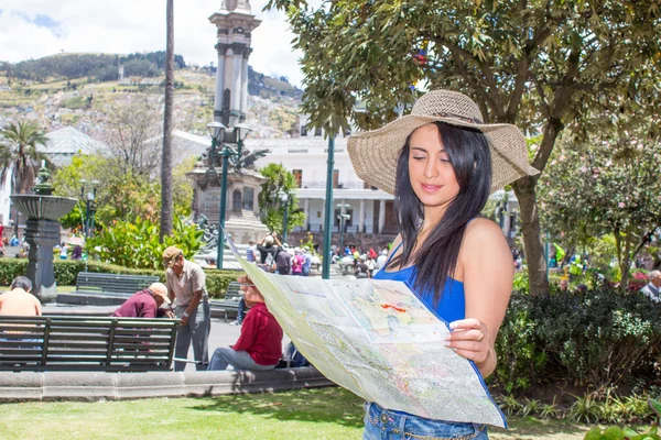 Young woman tourist in historic old town Quito Ecuador — Stock Photo, Image