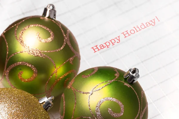 Grön julgran bollar med lycklig semester — Stockfoto
