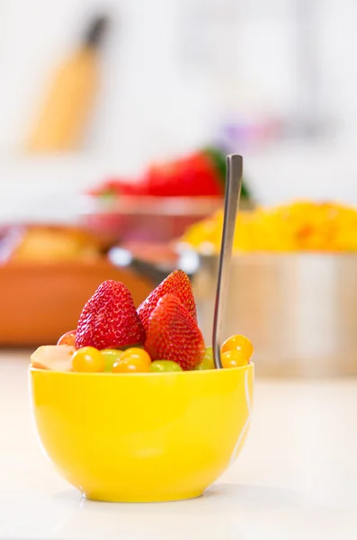 Closeup on fruit salad in kitchen — Stock Photo, Image