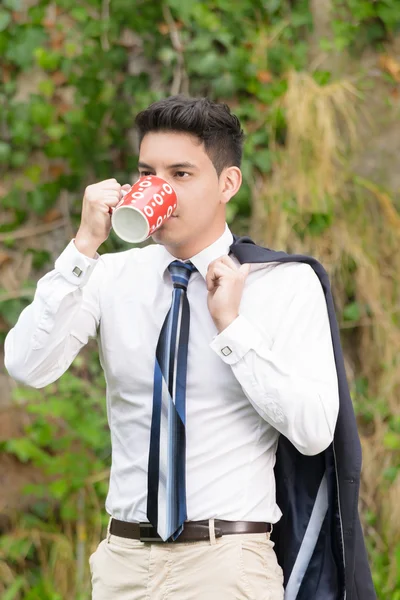 Businessman outdoors on a coffee break — Stock Photo, Image