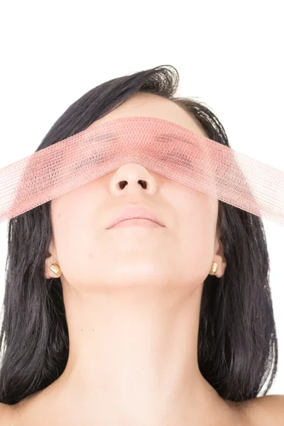 Mooie vrouw in zwarte doek blinddoek — Stockfoto
