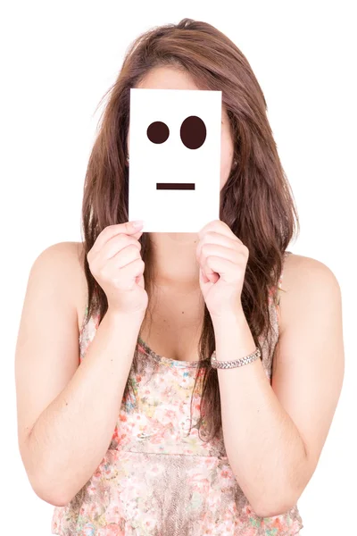 Mujer mostrando un papel en blanco con un emoticono sorprendido delante de su cara —  Fotos de Stock