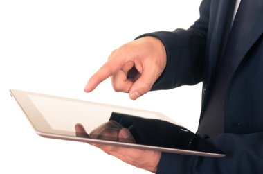 Genç Yetişkin dijital tablet kullanarak yakın çekim