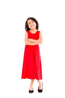 Gülümseyen kırmızı elbiseli küçük kız