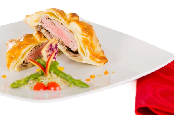 Beef Wellington with salad — Stock Photo, Image