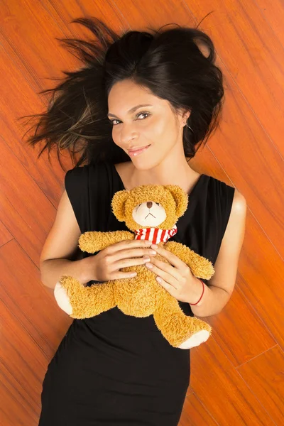 Close up portrait a woman holding teddy bear on the floor — Stock Photo, Image