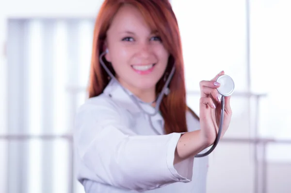 Attractive young woman doctor in the lab — Stock Photo, Image