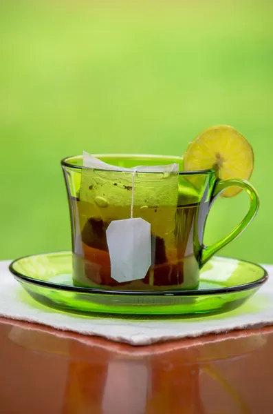 Teetasse mit frischen Zitronen, Nahaufnahme Foto — Stockfoto