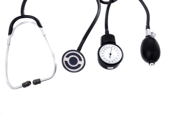 Medicinsk utrustning (stetoskop och blodtrycksmätare) — Stockfoto