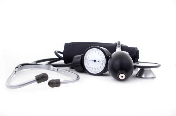 Medische apparatuur (stethoscoop en bloeddrukmeter) — Stockfoto