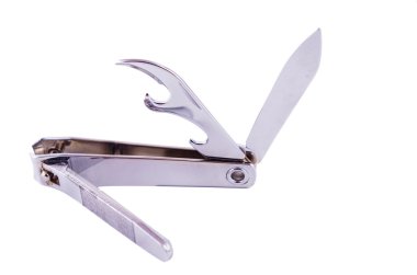 Beyaz arkaplanda tırnak makası