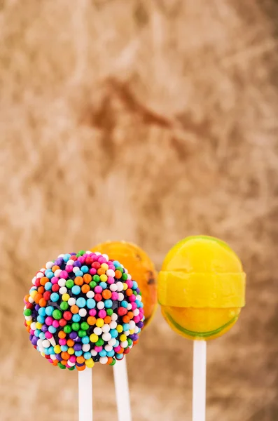 Bir çubuk üzerinde renkli lolipop candy — Stok fotoğraf